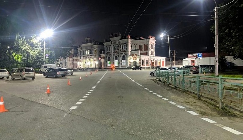 На привокзальной площади Калуги отделили троллейбусный путь от парковки