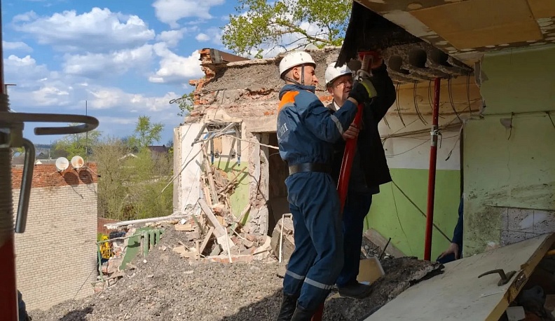 В Малоярославце более 80 человек участвовали в разборе завалов после хлопка газа в общежитии
