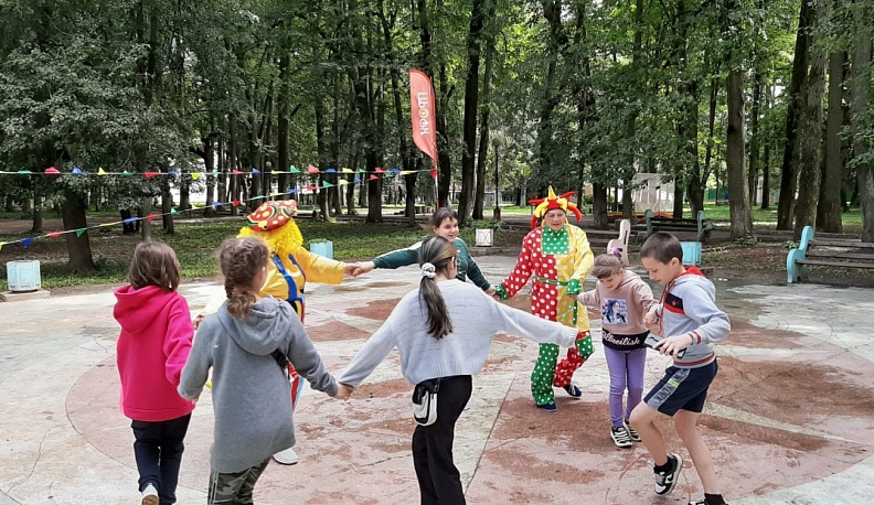 В санатории «Воробьёво» Малоярославецкого района дети встретились с клоунами Клёпой и Стёпой