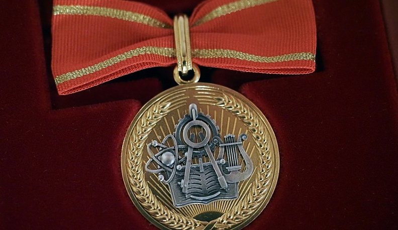 Калужанам вручили государственные и региональные награды