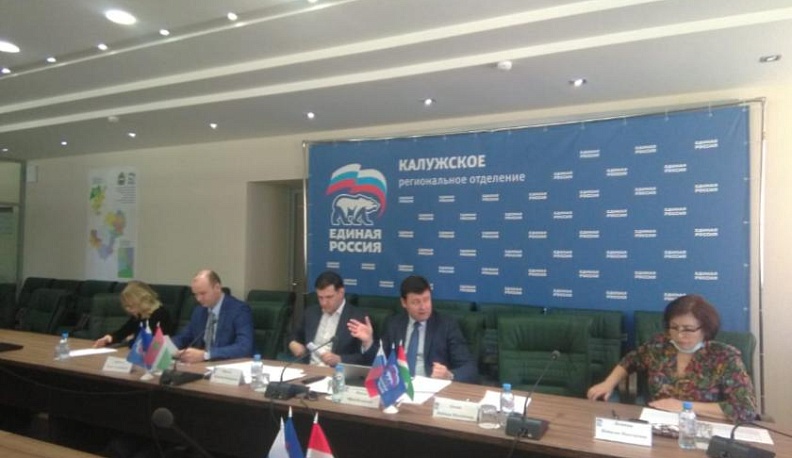 Глава региона и руководство областного волонтерского штаба приняли  участие в видеоконференции Дмитрия Медведева