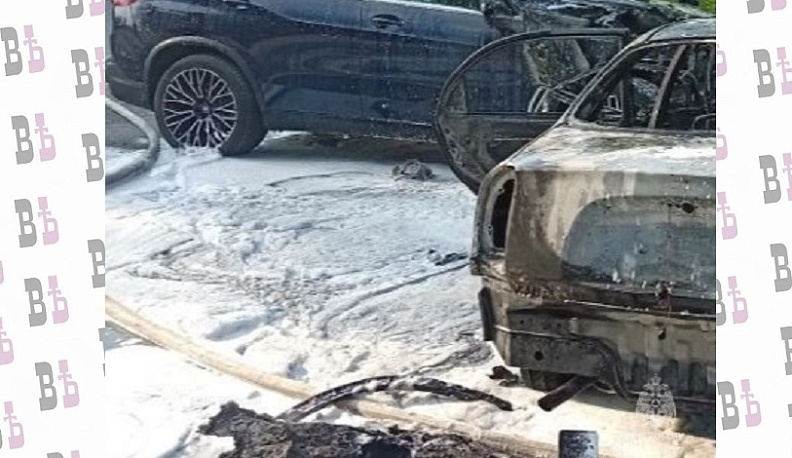 В Дзержинском округе после столкновения сгорел автомобиль