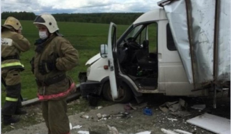 В Сухиничском районе столкнулись два грузовика