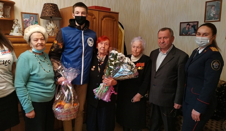 В Людинове с юбилеем поздравили ветерана Великой Отечественной войны Антонину Аверину