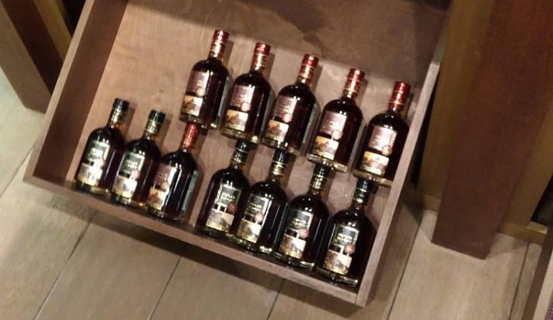Полиция сняла с продажи 1,2 тысячи бутылок контрафактного алкоголя