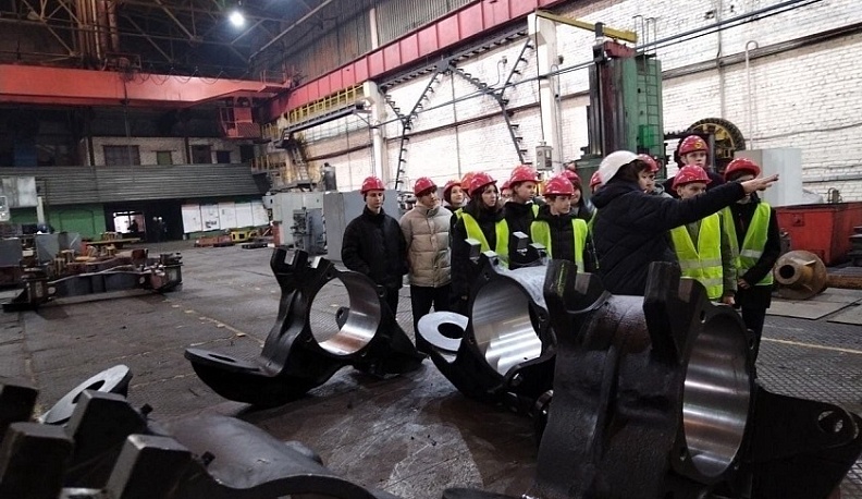 Людиновский тепловозостроительный завод приглашает молодёжь на экскурсии