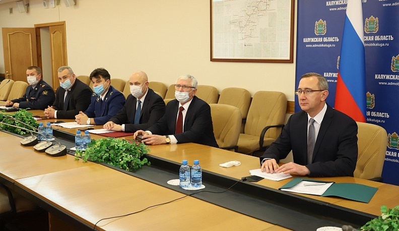 Владислав Шапша предложил установить ответственность для владельцев сайтов и хостинг-провайдеров, пропагандирующих антисемейную идеологию  