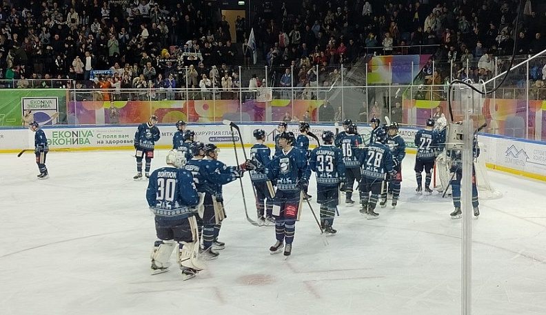 Калужские хоккеисты продолжают одерживать победы на домашней арене