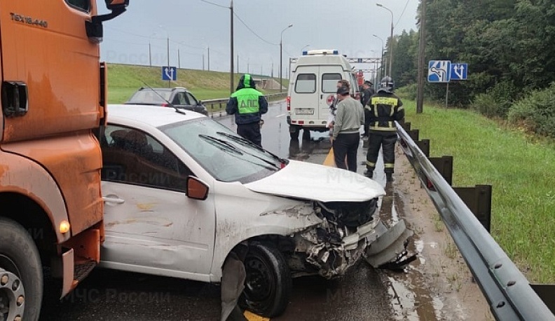 В Малоярославецком районе произошло столкновение фуры и «Лады»