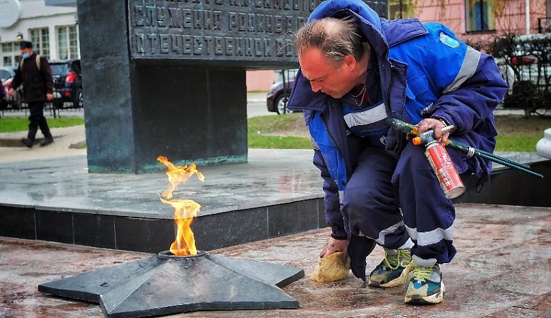 Калужские газовики провели обслуживание всех мемориалов «Вечный огонь»