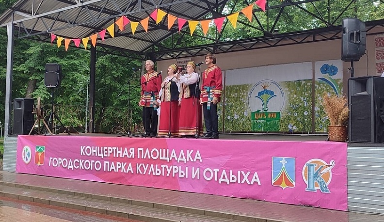 В Людинове прошел открытый районный этнофестиваль «Царь Лён»