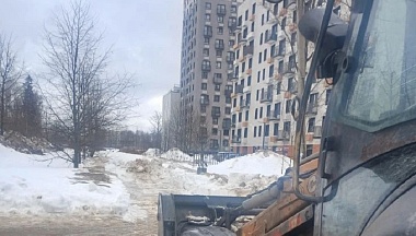 В Обнинске убрали снег с тротуара после просьбы в интернете