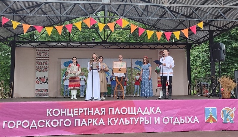 В Людинове прошел открытый районный этнофестиваль «Царь Лён»