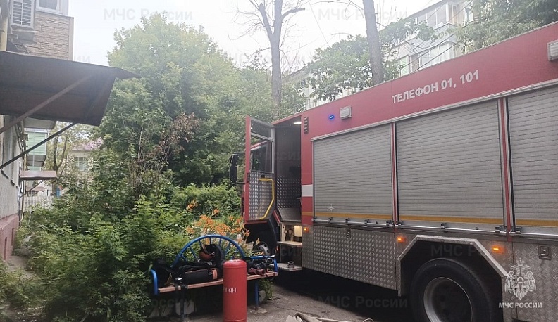 В одном из многоэтажных домов Калуги загорелась квартира