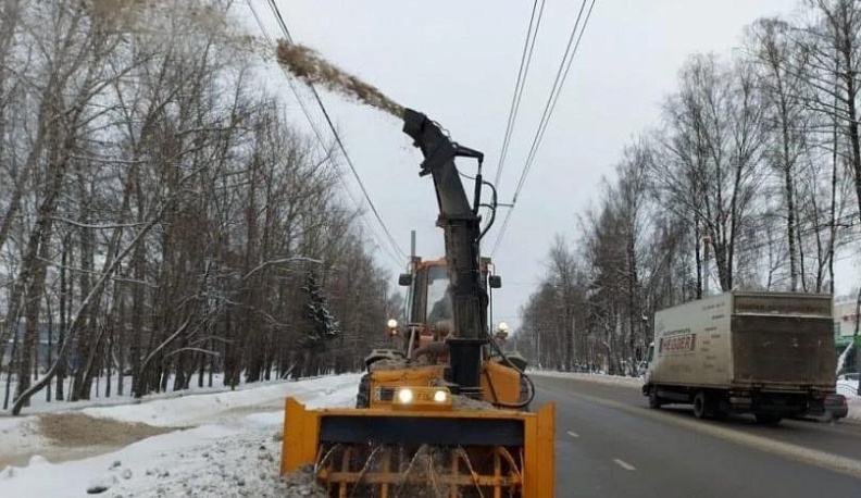 В Калуге уборкой улиц занялся современный снегоочиститель