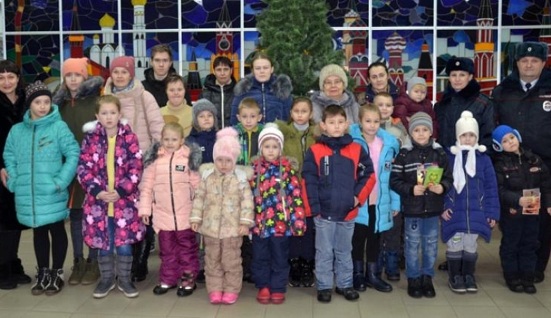 Малоярославецкие полицейские сводили детей в кино на мультики