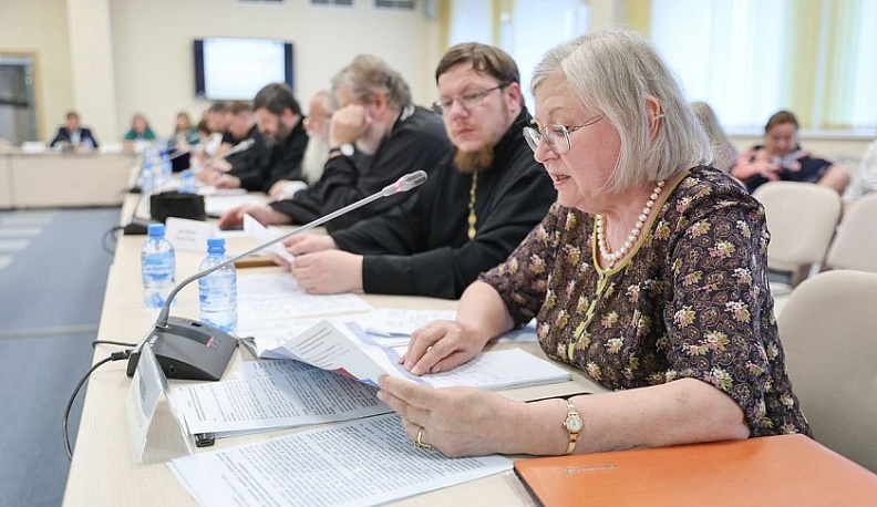 В Калуге обсудили духовно-нравственное воспитание молодежи