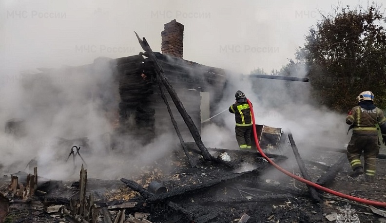 В Жуковском районе загорелся дачный дом