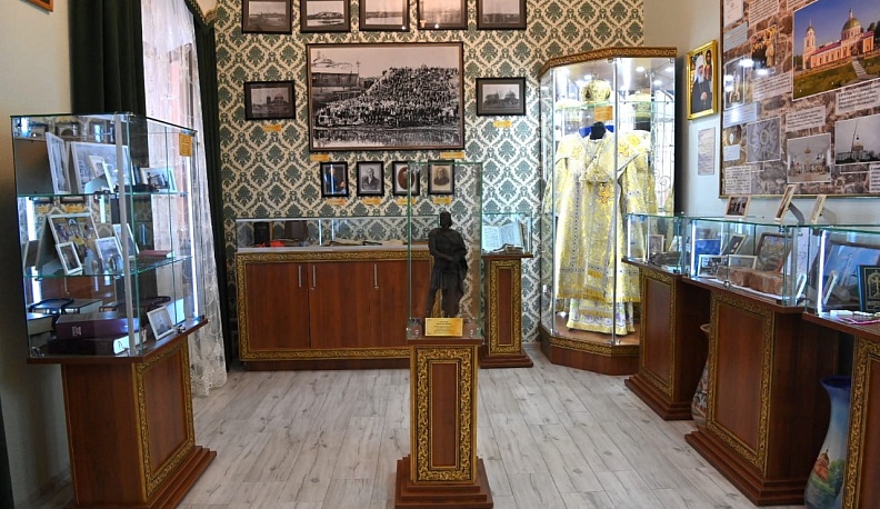 Владислав Шапша посетил церковный музей в Кирове