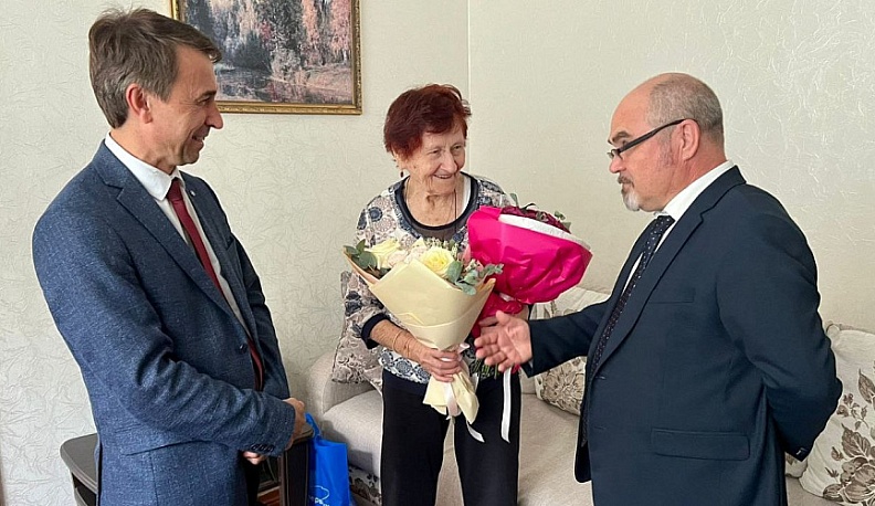 В Обнинске поздравили ветерана с 99-летием