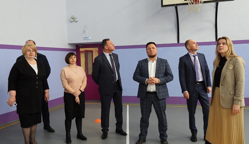 В Износковском районе ремонтируют две школы в рамках программы партии «Единая Россия»