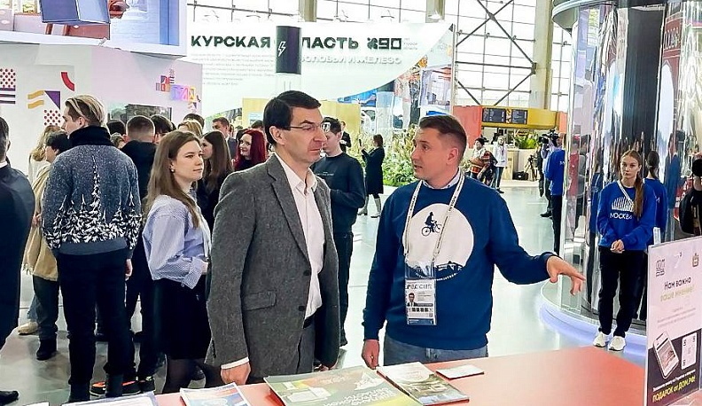 Игорь Щеголев осмотрел стенд Калужской области на ВДНХ