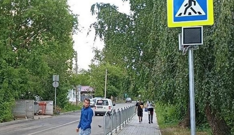 В Калуге у восьми школ установили мигающие светофоры