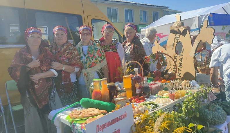 Ветераны Перемышльского района представили огуречное варенье на областном фестивале в Боровске