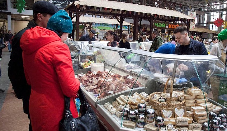 На городском рынке в Калуге свою продукцию представили Медынь и Износки