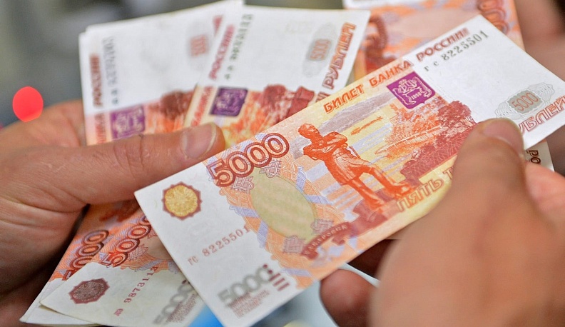 В Юхнове директор магазина мошенничал с зарплатой