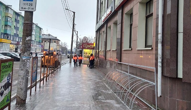 Дмитрий Денисов предложил калужанам высказаться о посыпке улиц песком