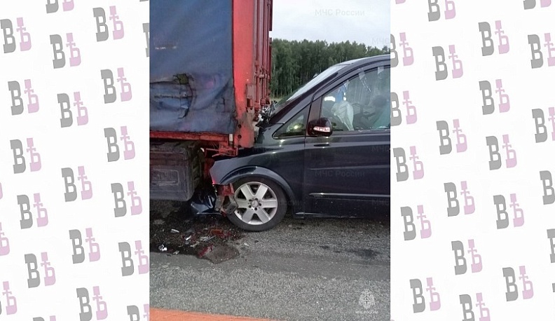 В Бабынинском районе легковушка заехала под прицеп фуры 