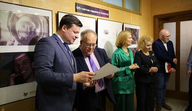 В калужском филиале РАНХиГСа открылась космическая выставка