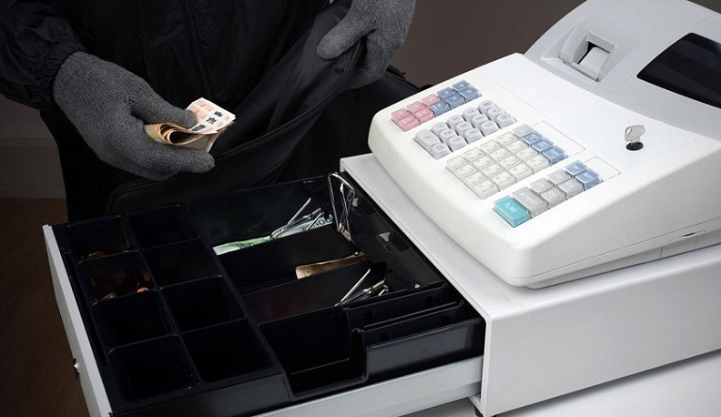 В Людинове юноша обокрал предприятие