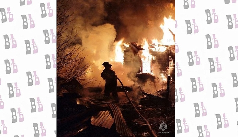 В Калужской области сгорел заброшенный дом