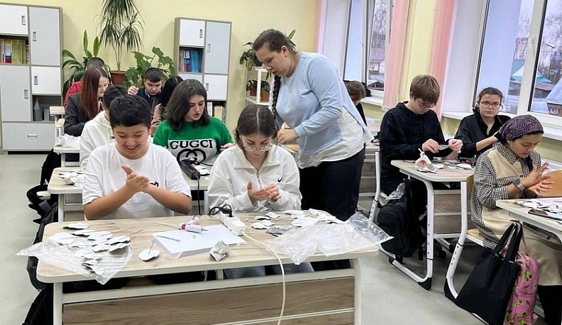 Мещовские школьники и их родители посвятили Году семьи коллективное творческое дело