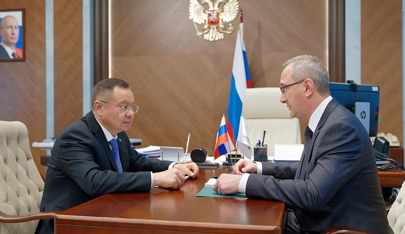 Губернатор Владислав Шапша встретился с министром строительства РФ Иреком Файзуллиным