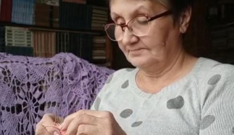 «Серебряные» волонтеры Калужской области вяжут вещи в помощь малышам из перинатального центра