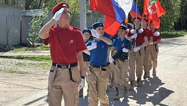 В Тарусе юнармейцы провели парад для ветеранов