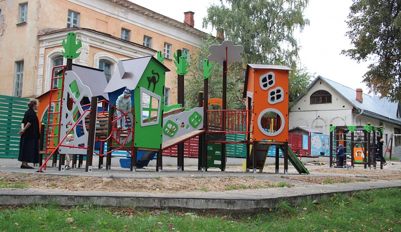 В центральном парке установлен новый детский городок