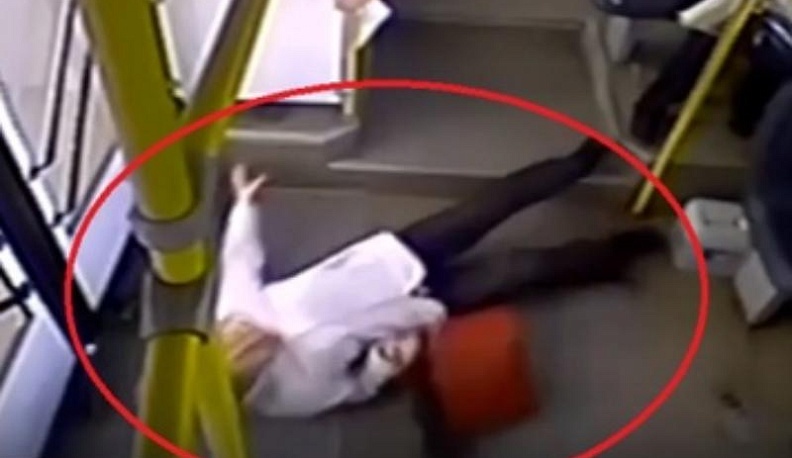 В Обнинске пострадала кондуктор автобуса при падении