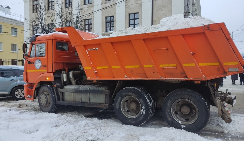 В Калуге в ночь на 3 марта будут вывозить снег с нескольких улиц