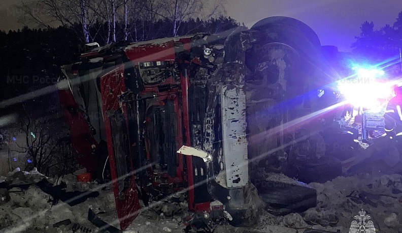 Утром под Калугой столкнулись два КамАЗа