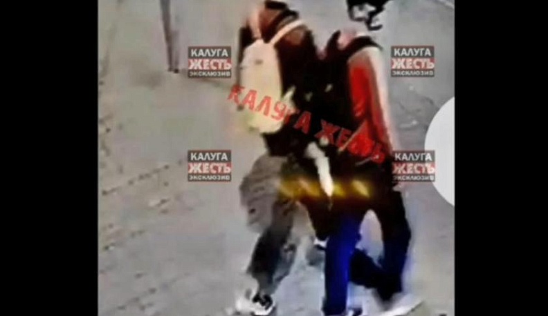 Предполагаемые осквернители воинского мемориала в Калуге попали в объектив камеры