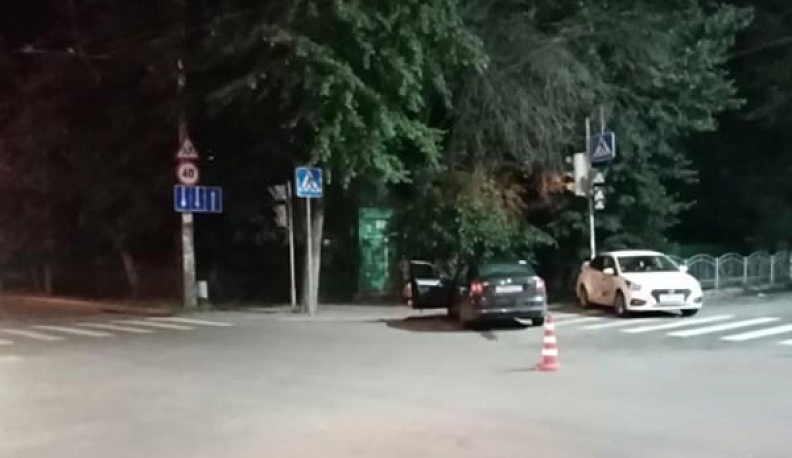 В Калуге на перекрестке столкнулись две иномарки