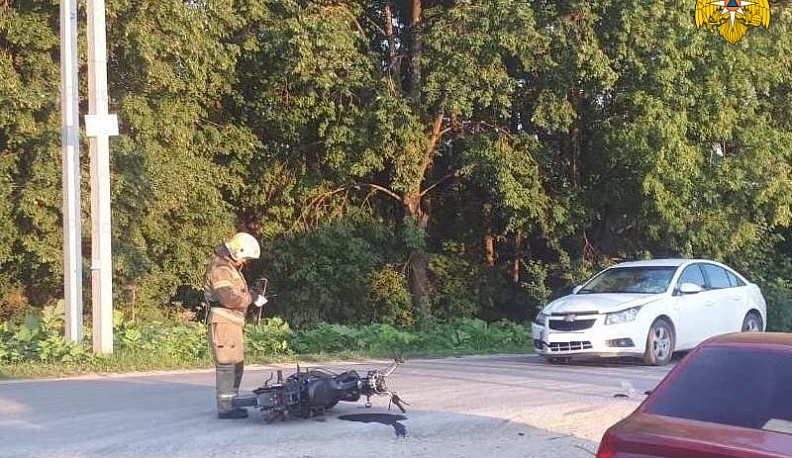В Калуге в ДТП иномарки с мотоциклом пострадали люди