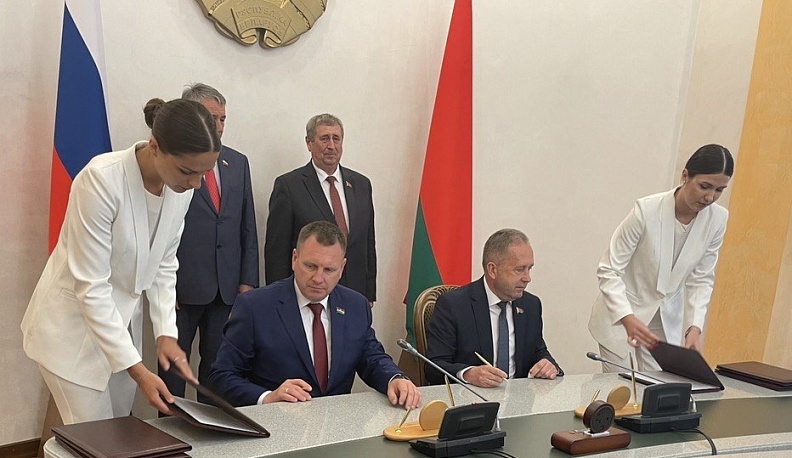 Заксобрание Калужской области подписало соглашение о сотрудничестве с Брестским областным Советом депутатов