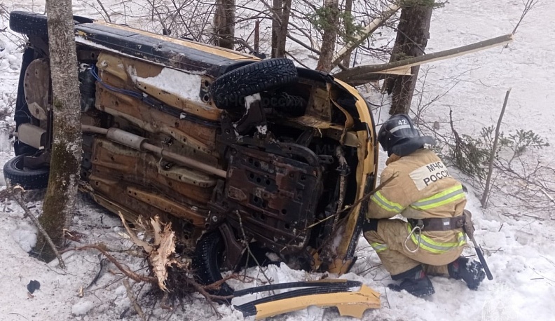 Утром в Калужской области «Опель» вылетел в кювет
