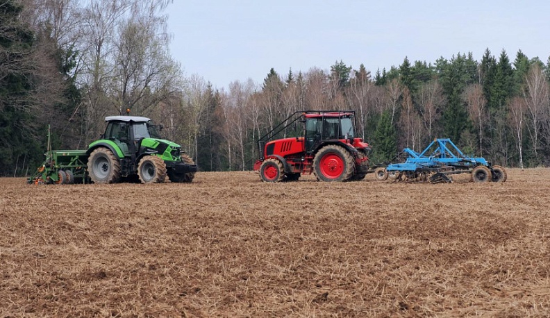 В Калужской области приставы арестовали у главы фермерского хозяйства 46 единиц сельхозтехники