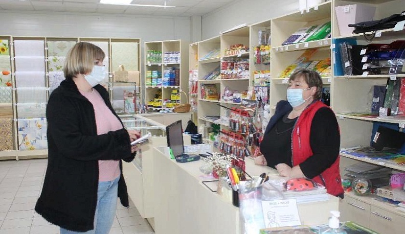 В Тарусе проверили соблюдение масочного режима в сфере услуг